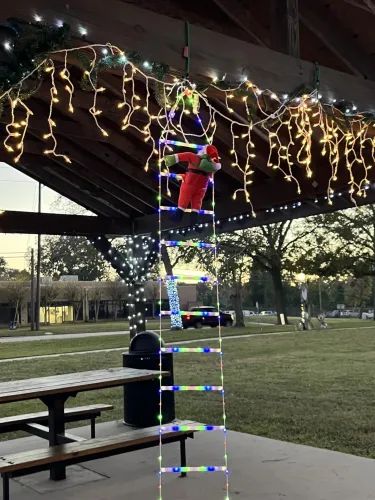 ESCALERA NAVIDEÑA CON PAPÁ NOÉL Y LUCES LED